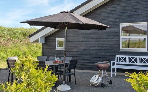 Bitha - 400M from the Sea: Tetto, Casa, Lotto, Casa, Villetta, Estate, Edifici Giardino, Shade, Log Cabin, Landscaping