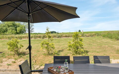 Bitha - 400M from the Sea: Tetto, Casa, Lotto, Casa, Villetta, Estate, Edifici Giardino, Shade, Log Cabin, Landscaping