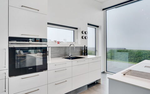 Anniina - 200M from the Sea: Cucina, Controsoffitto, Interior Design, Elettrodomestico Da Cucina, Pavimentazione, Cabinetry, Soffitto, Elettrodomestico, Pavimento, Apparecchio Major