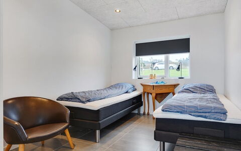 Anniina - 200M from the Sea: Pavimento, Pavimentazione, Soffitto, Camera Da Letto, Interior Design, Letto, Camera, Telaio Del Letto, Bedding