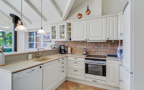 Nela - 300M from the Sea: Zona Residenziale, Tetto, Sobborgo, Driveway, Estate, Camino