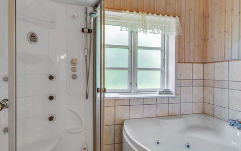 Nela - 300M from the Sea: Zona Residenziale, Tetto, Sobborgo, Driveway, Estate, Camino