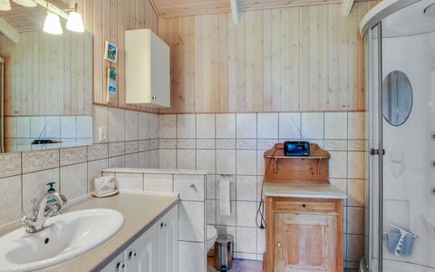 Nela - 300M from the Sea: Zona Residenziale, Tetto, Sobborgo, Driveway, Estate, Camino