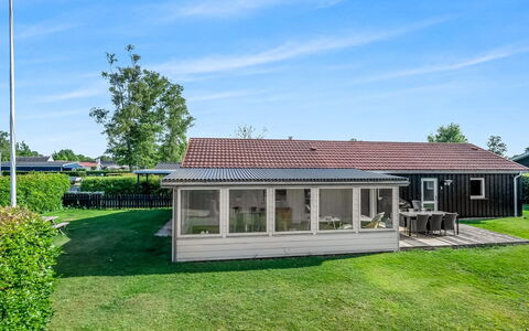 Mainart - 200M from the Sea: Legna, Casa, Portico, Deck, Latifoglie, Tetto, Color Legno, Pavimento In Legno, Eco Hotel