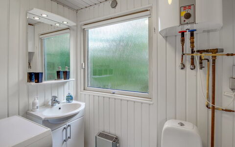 Ludewiga - 350M from the Sea: Idraulico Fixture, Idraulico, Gabinetto, Bagno, Lavello, Rubinetto, Toilet Seat, Illuminazione Diurna