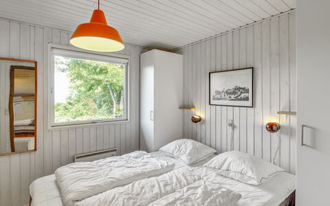Ludewiga - 350M from the Sea: Parete, Legna, Camera Da Letto, Soffitto, Interior Design, Casa, Pavimento, Letto, Mobilia, Porta