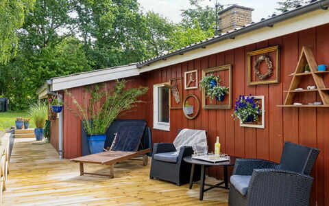 Reika - 1Km from the Sea: Legna, Color Legno, Mobilia, Vaso Di Fiori, Latifoglie, Villetta, Sedia, Giardino, Backyard, Deck