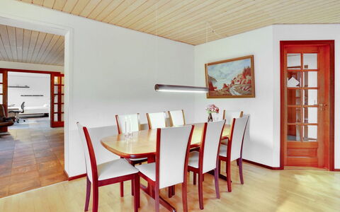 Toska: Pavimentazione, Parete, Pavimento, Interior Design, Legna, Soffitto, Pavimento In Legno, Illuminazione, Mobilia, Pavimento Laminato