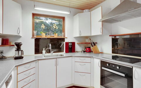 Toska: Pavimentazione, Parete, Pavimento, Interior Design, Legna, Soffitto, Pavimento In Legno, Illuminazione, Mobilia, Pavimento Laminato