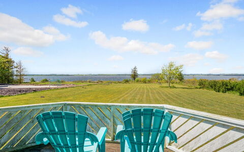 Arleta - 250M to the Fjord: Blu, Arbusto, Villetta, Groundcover, Giardino, Estate, Shade, Landscaping, Agriturismo, Eco Hotel