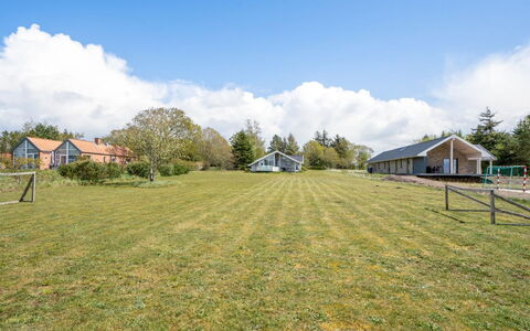 Arleta - 250M to the Fjord: Blu, Arbusto, Villetta, Groundcover, Giardino, Estate, Shade, Landscaping, Agriturismo, Eco Hotel