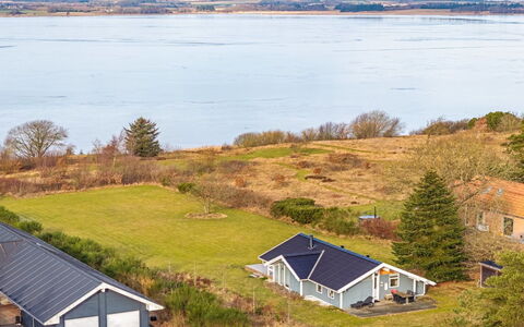 Arleta - 250M to the Fjord: Blu, Arbusto, Villetta, Groundcover, Giardino, Estate, Shade, Landscaping, Agriturismo, Eco Hotel