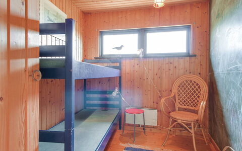 Bryndis - 300M from the Sea: Zona Residenziale, Tetto, Sobborgo, Driveway, Estate, Camino