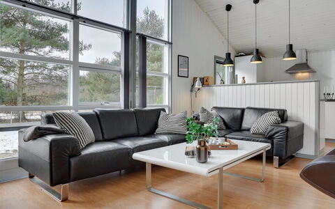 Aiden - 300M from the Sea: Mobilia, Interior Design, Divano, Legna, Pavimentazione, Soffitto, Soggiorno, Illuminazione, Pavimento