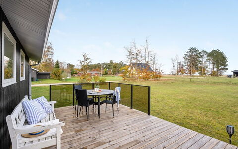 Joon - 300M from the Sea: Tetto, Casa, Casa, Villetta, Raccordo, Estate, Driveway, Edifici Giardino, Cortile, Capannone