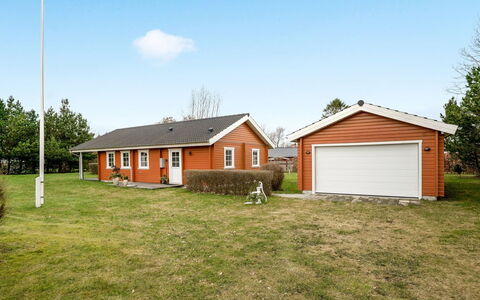 Goti - 1Km to the Fjord: Zona Residenziale, Tetto, Sobborgo, Driveway, Estate, Camino