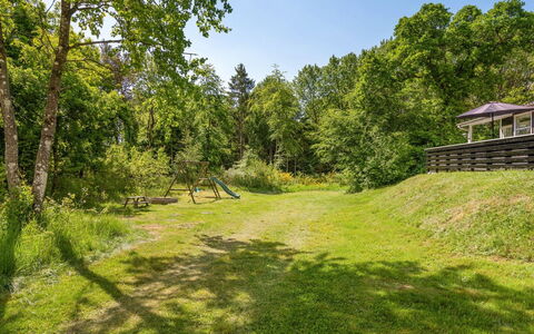 Gunward - 1.5Km from the Sea: Zona Residenziale, Tetto, Sobborgo, Driveway, Estate, Camino