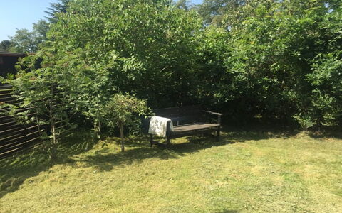 Ruka - 350M from the Sea: Arbusto, Lotto, Giardino, Prato, Shade, Backyard, Cortile, Parco, Landscaping