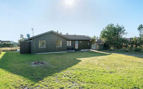 Annabell - 150M from the Sea: Zona Residenziale, Tetto, Sobborgo, Driveway, Estate, Camino
