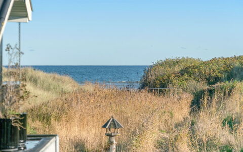 Annabell - 150M from the Sea: Zona Residenziale, Tetto, Sobborgo, Driveway, Estate, Camino