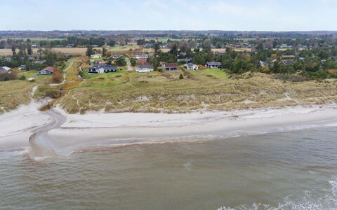 Annabell - 150M from the Sea: Zona Residenziale, Tetto, Sobborgo, Driveway, Estate, Camino
