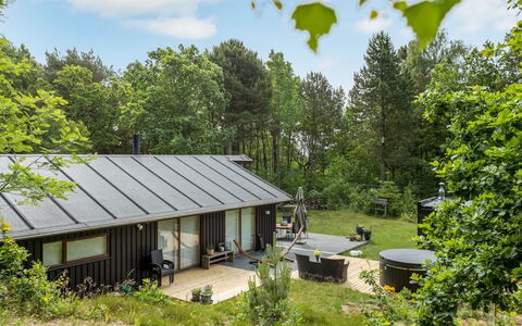 Thorine - 750M from the Sea: Legna, Casa, Portico, Deck, Latifoglie, Tetto, Color Legno, Pavimento In Legno, Eco Hotel