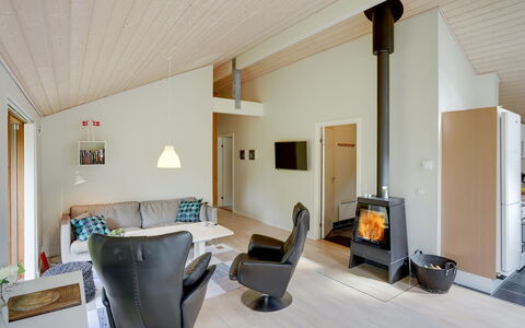 Thorine - 750M from the Sea: Legna, Casa, Portico, Deck, Latifoglie, Tetto, Color Legno, Pavimento In Legno, Eco Hotel
