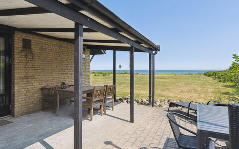 Kalist - 50M from the Sea: Tetto, Casa, Casa, Villetta, Raccordo, Estate, Driveway, Edifici Giardino, Cortile, Capannone