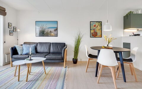 Sipi - 100M from the Sea: Mobilia, Interior Design, Pavimentazione, Divano, Soggiorno, Tavolo, Legna, Pavimento, Pavimento In Legno, Sedia