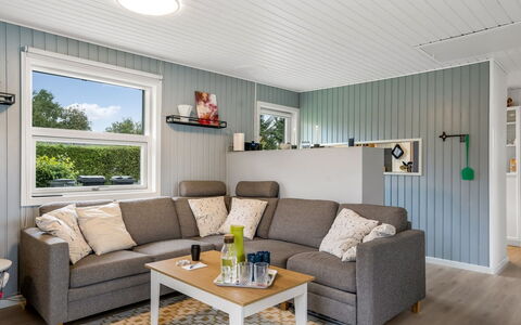 Kjartan - 1.2Km from the Sea: Interior Design, Legna, Pavimentazione, Mobilia, Pavimento, Soffitto, Casa, Divano, Camera, Soggiorno