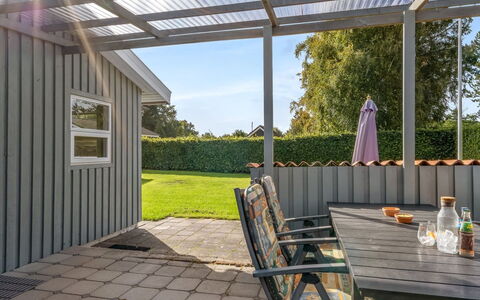 Kjartan - 1.2Km from the Sea: Legna, Portico, Casa, Lotto, Tetto, Giardino, Raccordo, Shade, Materiale Composito, Deck