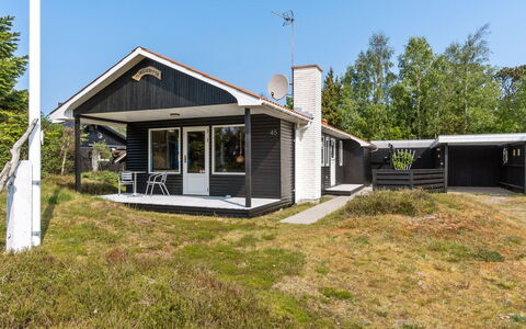 Andria - 300M from the Sea: Legna, Casa, Portico, Deck, Latifoglie, Tetto, Color Legno, Pavimento In Legno, Eco Hotel