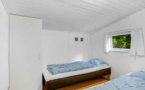 Fergie - 400M from the Sea: Legna, Camera Da Letto, Interior Design, Soffitto, Pavimento, Pavimentazione, Letto, Casa, Telaio Del Letto, Camera