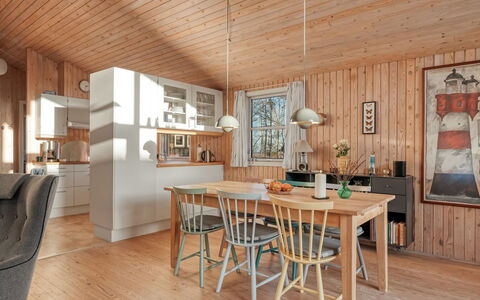 Mea - from the Sea: Mobilia, Pavimentazione, Legna, Interior Design, Soffitto, Pavimento, Pavimento In Legno, Lampada, Cucina & Sala Da Pranzo Tavolo, Sala Da Pranzo