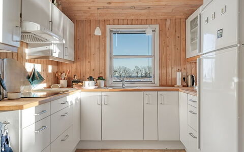 Mea - from the Sea: Elettrodomestico Da Cucina, Cucina, Pavimentazione, Apparecchio Major, Legna, Controsoffitto, Interior Design, Soffitto, Cabinetry, Pavimento