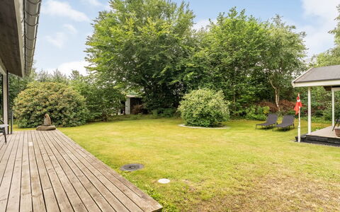 Farthin - 800M from the Sea: Arbusto, Giardino, Lotto, Prato, Groundcover, Villetta, Shade, Backyard, Landscaping, Cortile