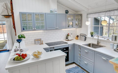Fido - 300M from the Sea: Cucina, Controsoffitto, Elettrodomestico Da Cucina, Cabinetry, Interior Design, Mobilia, Apparecchio Major, Lavandino Della Cucina, Pavimentazione, Lavello