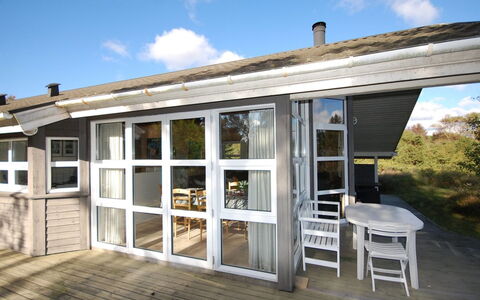 Jaakob - 4Km from the Sea: Legna, Porta, Architettura, Portico, Casa, Materiale Composito, Latifoglie, Villetta, Raccordo, Deck