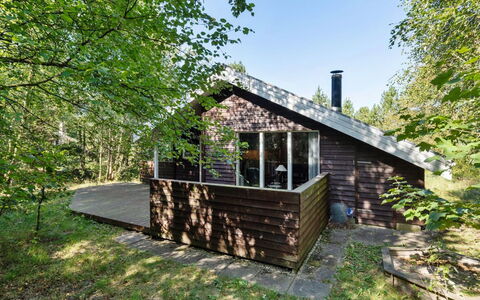 Jussi - 3.5Km from the Sea: Zona Residenziale, Tetto, Sobborgo, Driveway, Estate, Camino