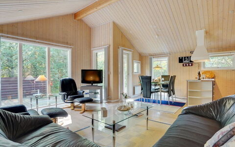 Jussi - 3.5Km from the Sea: Zona Residenziale, Tetto, Sobborgo, Driveway, Estate, Camino