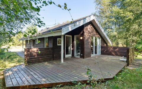 Jussi - 3.5Km from the Sea: Zona Residenziale, Tetto, Sobborgo, Driveway, Estate, Camino