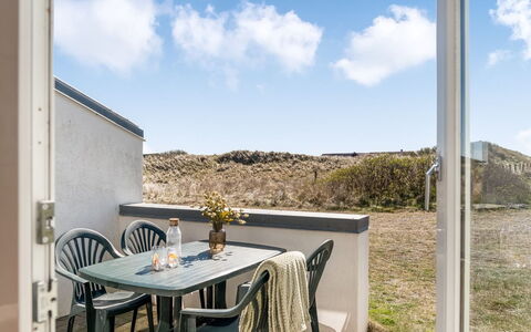 Edisa - 50M from the Sea: Erba, Casa, Tetto, Casa, Villetta, Arbusto, Lotto, Area Rurale, Agriturismo, Groundcover