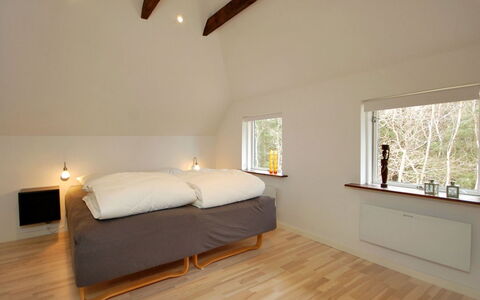 Rigitte - 1.5Km from the Sea: Pavimentazione, Interior Design, Pavimento, Letto, Parete, Camera Da Letto, Mobilia, Legna, Soffitto, Pavimento In Legno