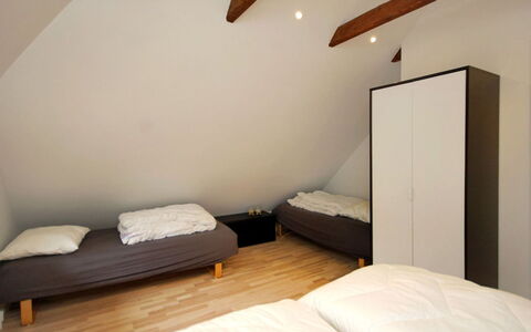 Rigitte - 1.5Km from the Sea: Letto, Camera Da Letto, Pavimento, Pavimentazione, Bedding, Lenzuolo, Legna, Interior Design, Mobilia, Camera
