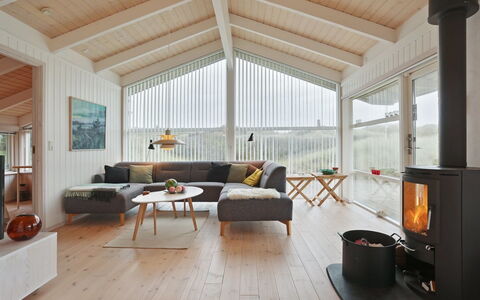 Lennja - 300M from the Sea: Interior Design, Legna, Soffitto, Pavimentazione, Mobilia, Pavimento, Soggiorno, Divano, Casa, Camera