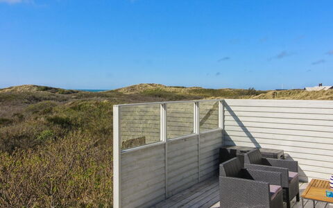 Emiline - 250M from the Sea: Legna, Casa, Portico, Deck, Latifoglie, Tetto, Color Legno, Pavimento In Legno, Eco Hotel