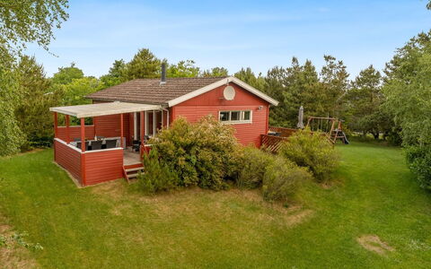 Yanne - 400M from the Sea: Tetto, Casa, Casa, Villetta, Porta, Raccordo, Deck, Portico, Plank, Latifoglie