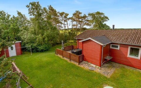 Yanne - 400M from the Sea: Tetto, Casa, Casa, Villetta, Porta, Raccordo, Deck, Portico, Plank, Latifoglie