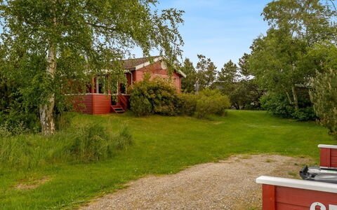 Yanne - 400M from the Sea: Tetto, Casa, Casa, Villetta, Porta, Raccordo, Deck, Portico, Plank, Latifoglie