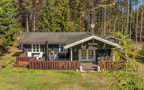 Uuno - 1.2Km from the Sea: Legna, Casa, Portico, Deck, Latifoglie, Tetto, Color Legno, Pavimento In Legno, Eco Hotel